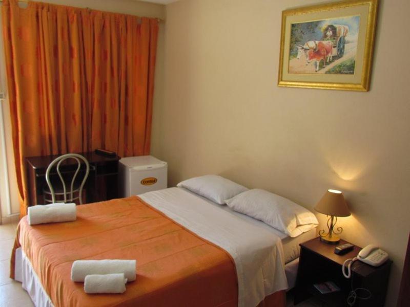 Hostal Casa Suiza Asuncion Bagian luar foto